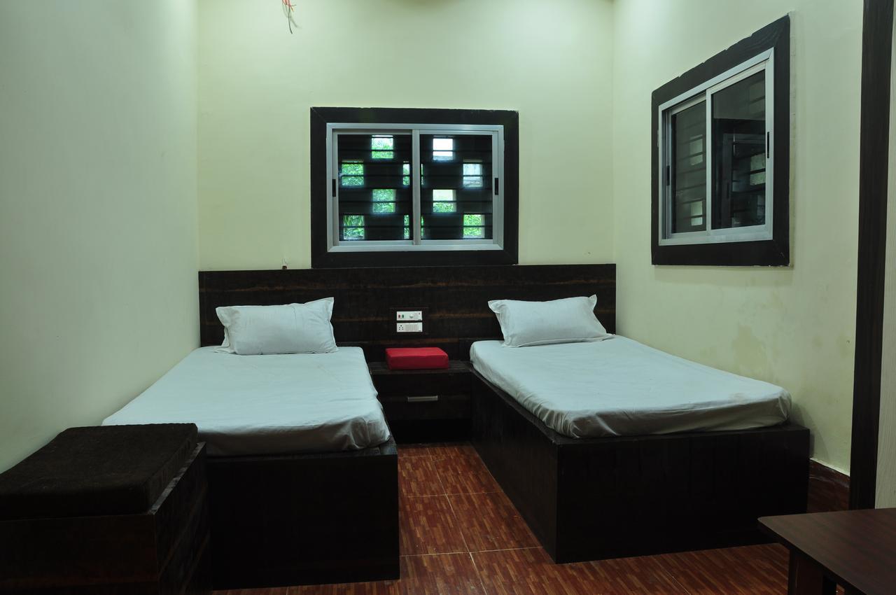Hotel Golden Inn Balangir Bagian luar foto